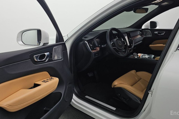 2023 Volvo XC60 с пробегом 60 900 км