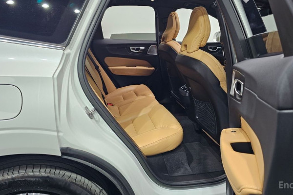 2023 Volvo XC60 с пробегом 60 900 км