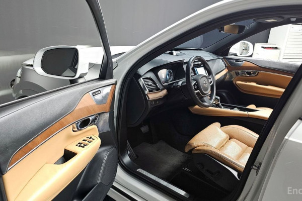 2020 Volvo XC90 с пробегом 68 702 км