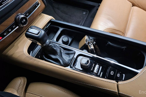 2020 Volvo XC90 с пробегом 68 702 км