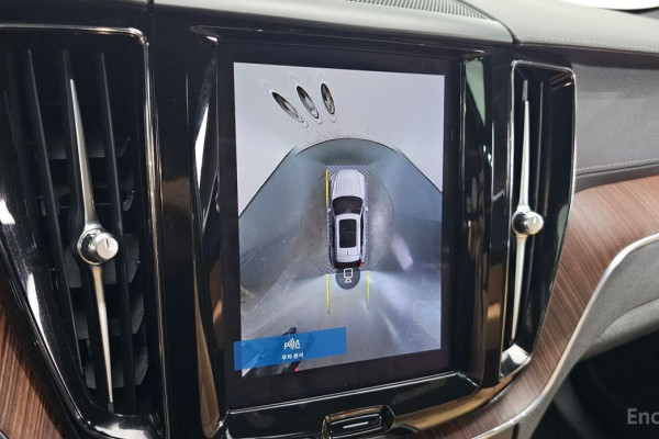 2023 Volvo XC60 с пробегом 60 900 км