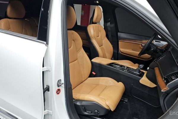 2020 Volvo XC90 с пробегом 68 702 км