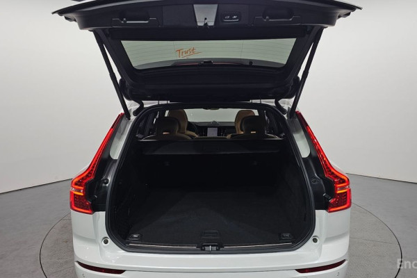 2023 Volvo XC60 с пробегом 60 900 км