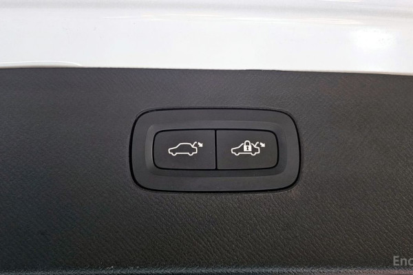 2020 Volvo XC90 с пробегом 68 702 км