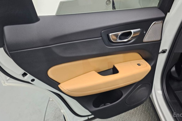 2023 Volvo XC60 с пробегом 60 900 км