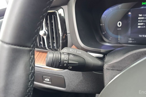 2023 Volvo XC60 с пробегом 60 900 км