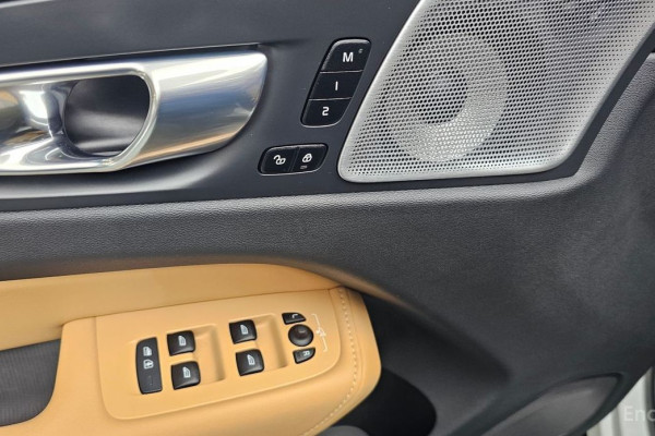 2023 Volvo XC60 с пробегом 60 900 км