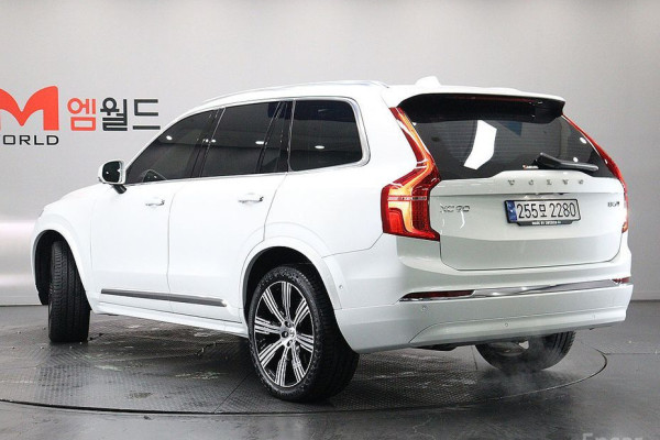 2022 Volvo XC90 с пробегом 28 862 км