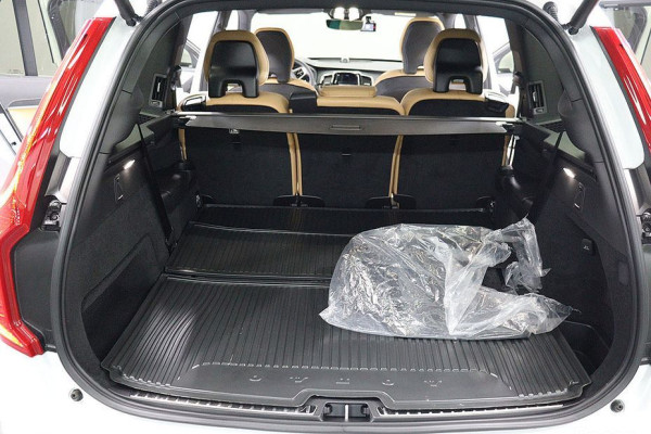 2022 Volvo XC90 с пробегом 28 862 км