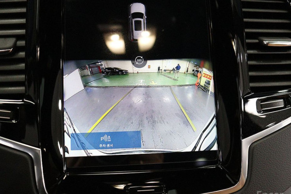 2022 Volvo XC90 с пробегом 28 862 км