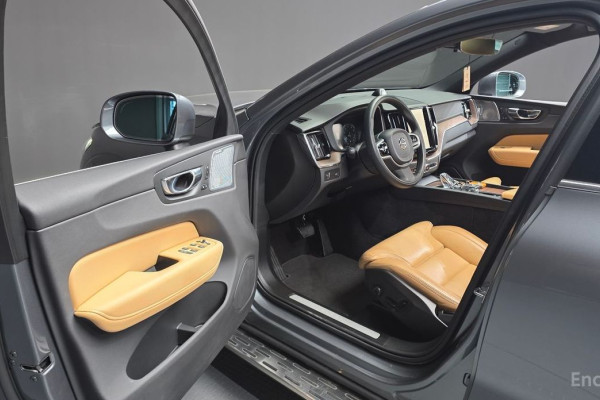 2021 Volvo XC60 с пробегом 27 912 км