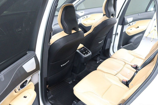 2022 Volvo XC90 с пробегом 28 862 км