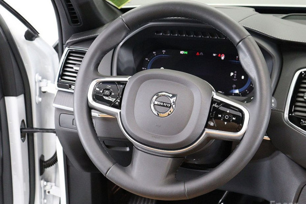 2022 Volvo XC90 с пробегом 28 862 км