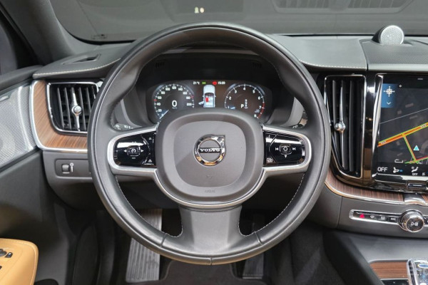 2021 Volvo XC60 с пробегом 27 912 км