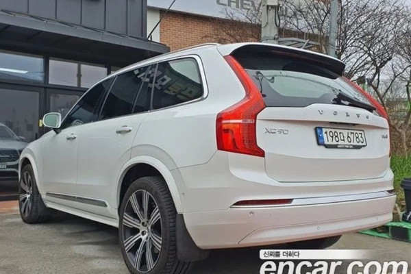 2022 Volvo XC90 с пробегом 29 597 км