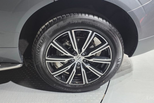 2021 Volvo XC60 с пробегом 27 912 км