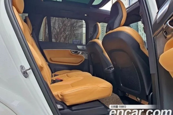 2022 Volvo XC90 с пробегом 29 597 км