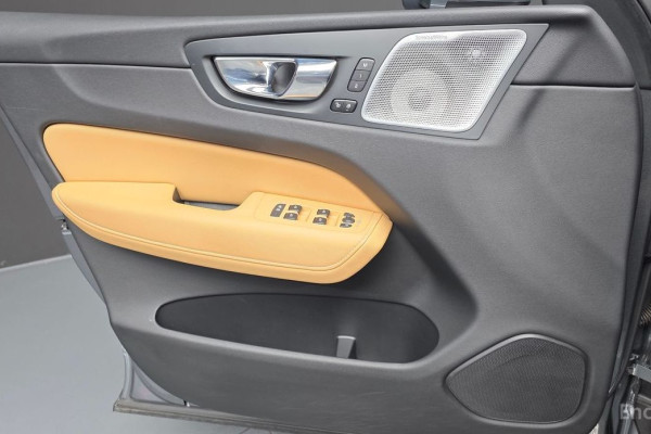 2021 Volvo XC60 с пробегом 27 912 км