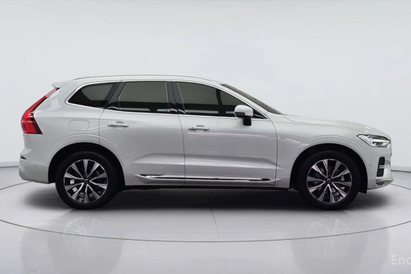 2023 Volvo XC60 с пробегом 33 622 км