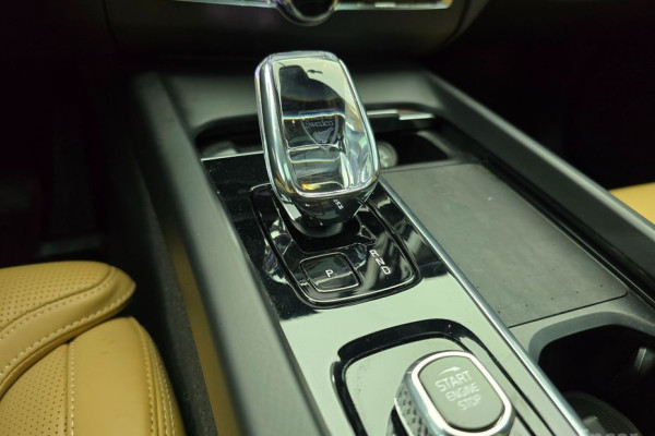 2023 Volvo XC60 с пробегом 33 622 км