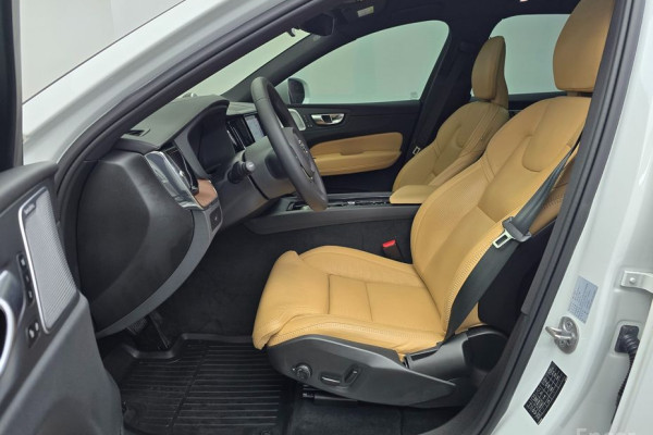 2023 Volvo XC60 с пробегом 33 622 км