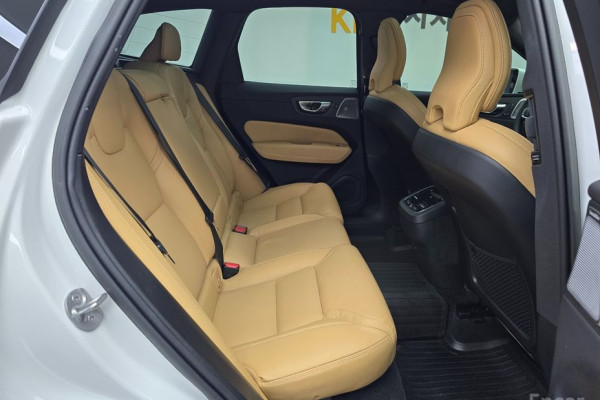 2023 Volvo XC60 с пробегом 33 622 км