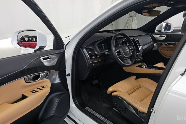2022 Volvo XC90 с пробегом 72 194 км