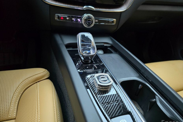2024 Volvo XC60 с пробегом 40 329 км