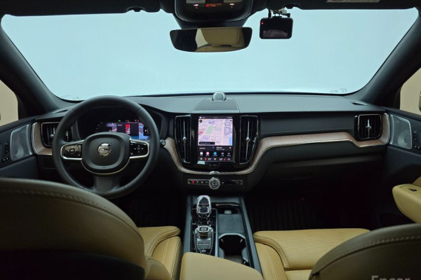 2024 Volvo XC60 с пробегом 40 329 км