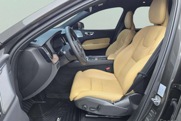 2024 Volvo XC60 с пробегом 40 329 км