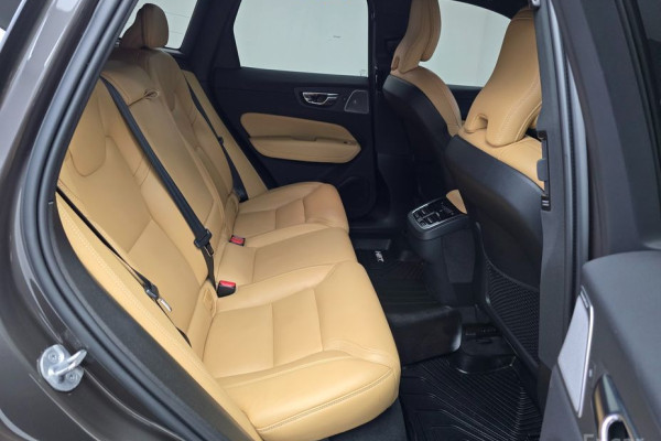 2024 Volvo XC60 с пробегом 40 329 км