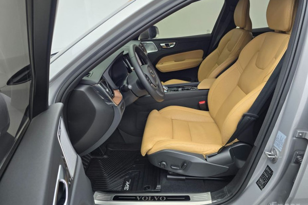 2024 Volvo XC60 с пробегом 35 548 км