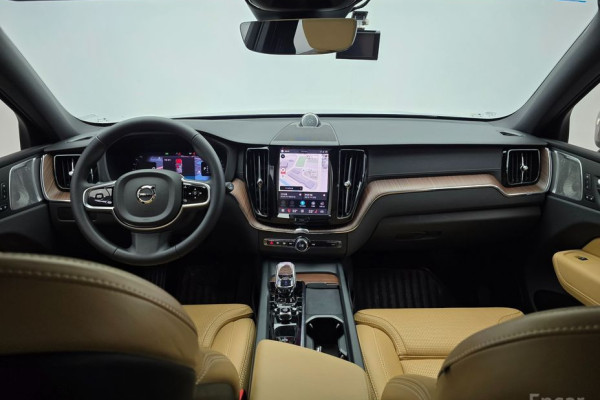 2024 Volvo XC60 с пробегом 35 548 км