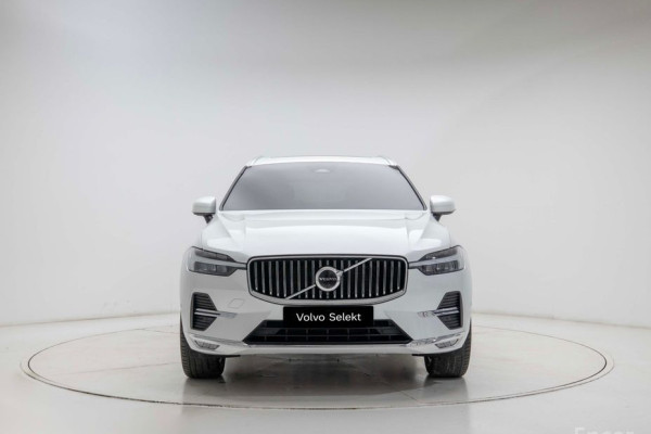 2023 Volvo XC60 с пробегом 45 106 км