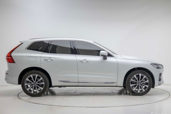 2023 Volvo XC60 с пробегом 45 106 км
