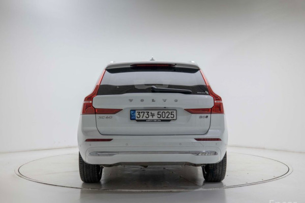 2023 Volvo XC60 с пробегом 45 106 км