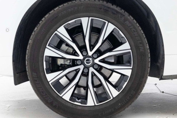 2023 Volvo XC60 с пробегом 45 106 км