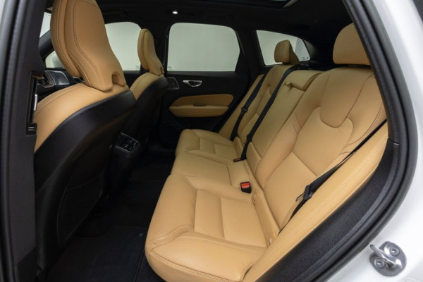 2023 Volvo XC60 с пробегом 45 106 км