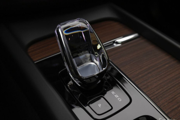 2023 Volvo XC60 с пробегом 45 106 км