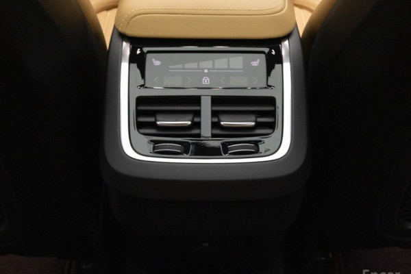 2023 Volvo XC60 с пробегом 45 106 км