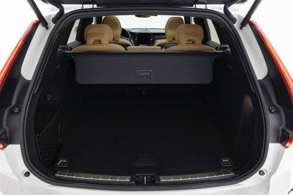 2023 Volvo XC60 с пробегом 45 106 км