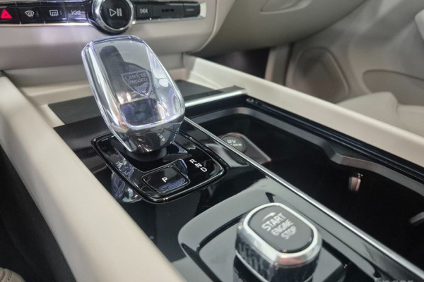 2025 Volvo XC60 с пробегом 2 342 км