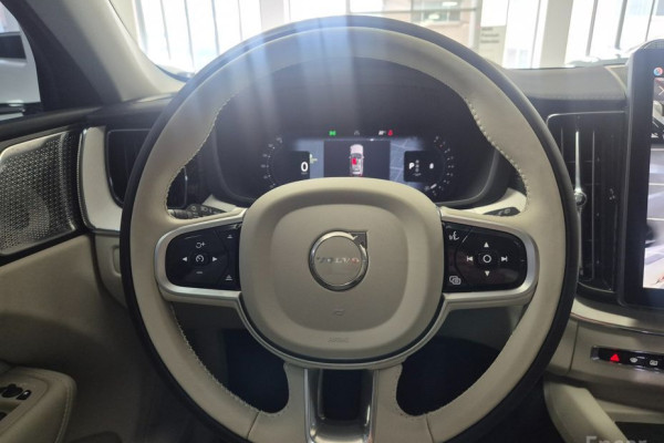 2025 Volvo XC60 с пробегом 2 342 км