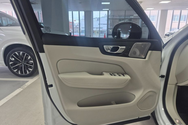 2025 Volvo XC60 с пробегом 2 342 км