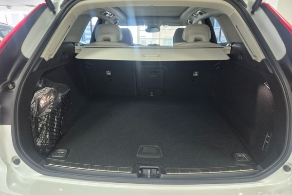 2025 Volvo XC60 с пробегом 2 342 км