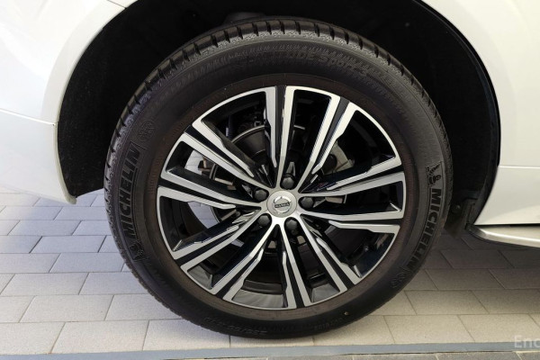 2022 Volvo XC60 с пробегом 28 907 км