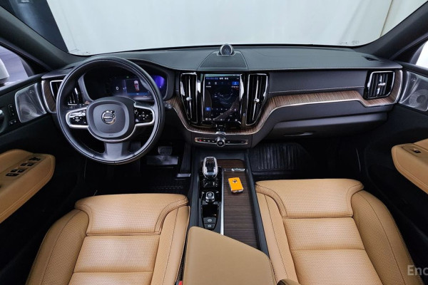 2022 Volvo XC60 с пробегом 28 907 км