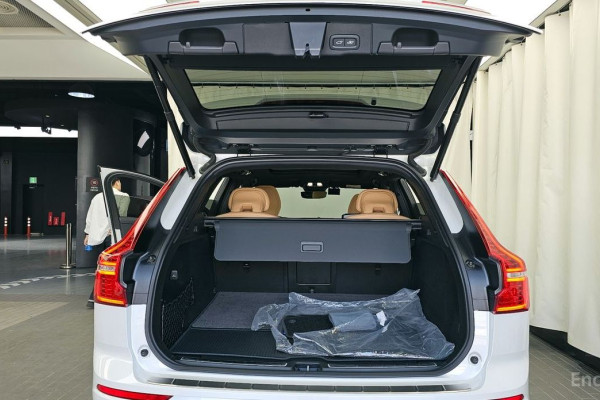 2022 Volvo XC60 с пробегом 28 907 км