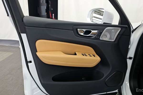 2022 Volvo XC60 с пробегом 28 907 км