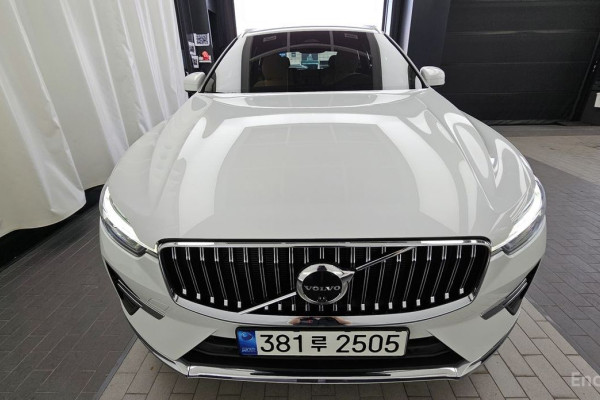 2022 Volvo XC60 с пробегом 28 907 км